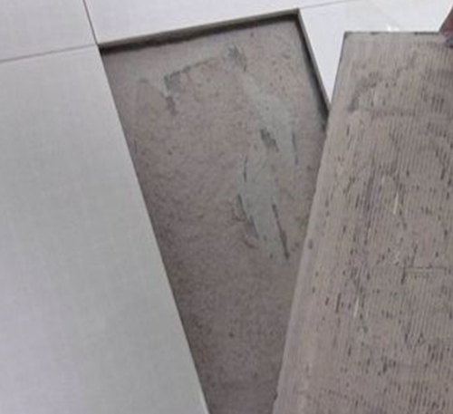 巴中市瓷砖空鼓维修公司分享瓷砖铺贴时如果打浆（即涂抹在瓷砖背面和基层上的砂浆或瓷砖胶）过少，会带来以下问题
